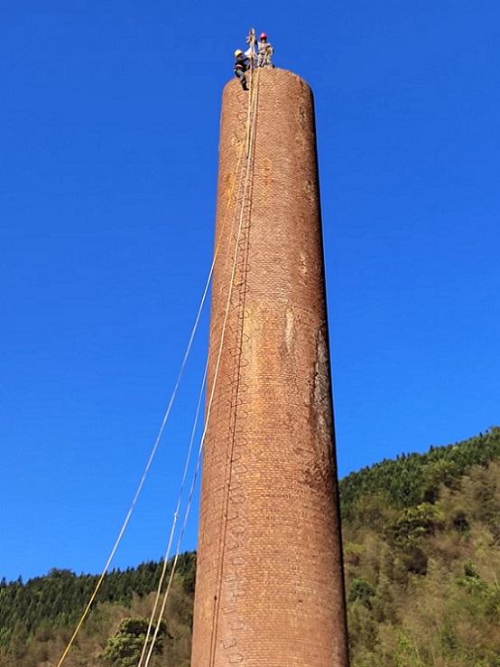 煙囪拆除公司:卓越的技術(shù)實力,安全環(huán)保的拆除